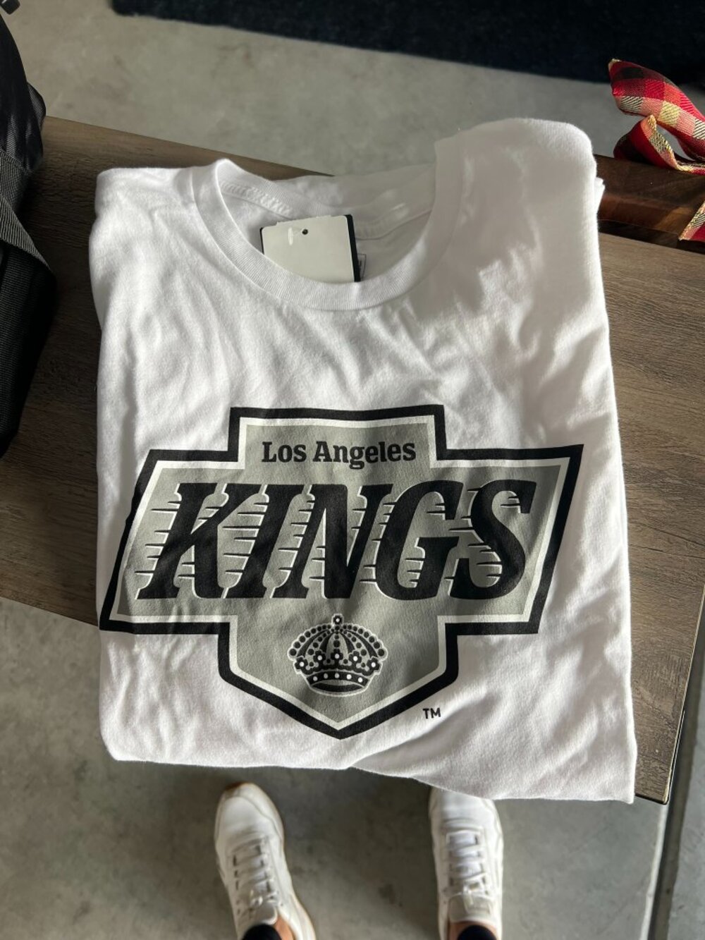 New Era T-Shirt Men's White Large Los Angeles Kings Graphic Print Crew Neck